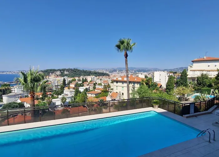 Mont Boron Proche Du Port Ницца